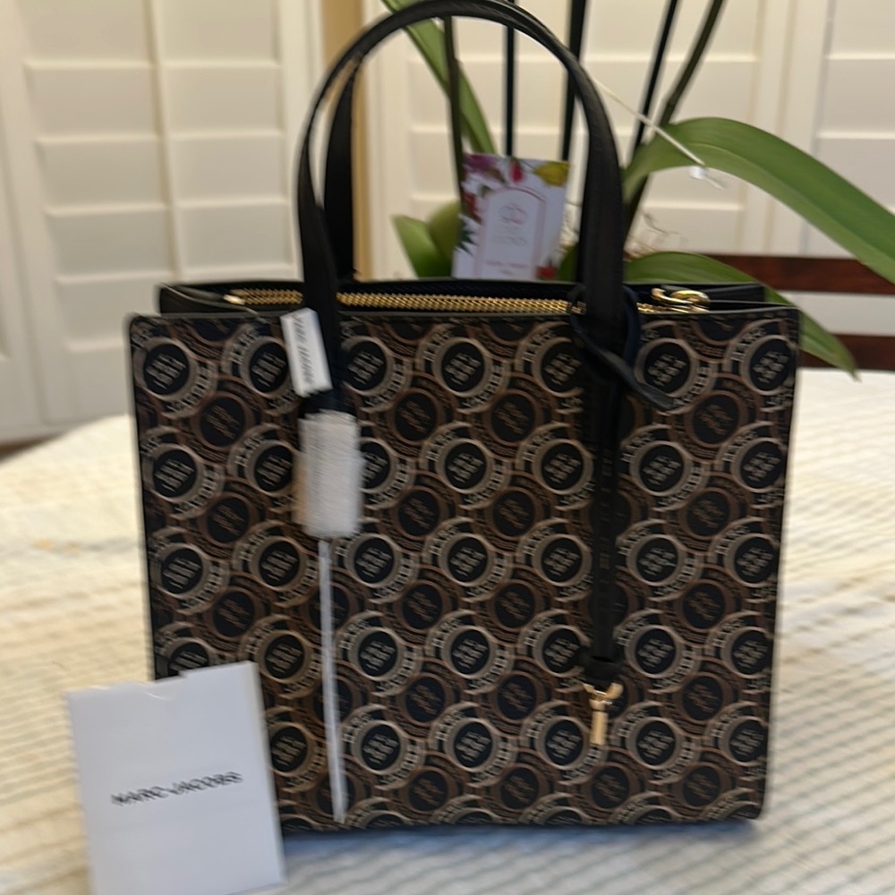 NWT Marc Jacob's mini tote bag with crossbody strap and lock and key